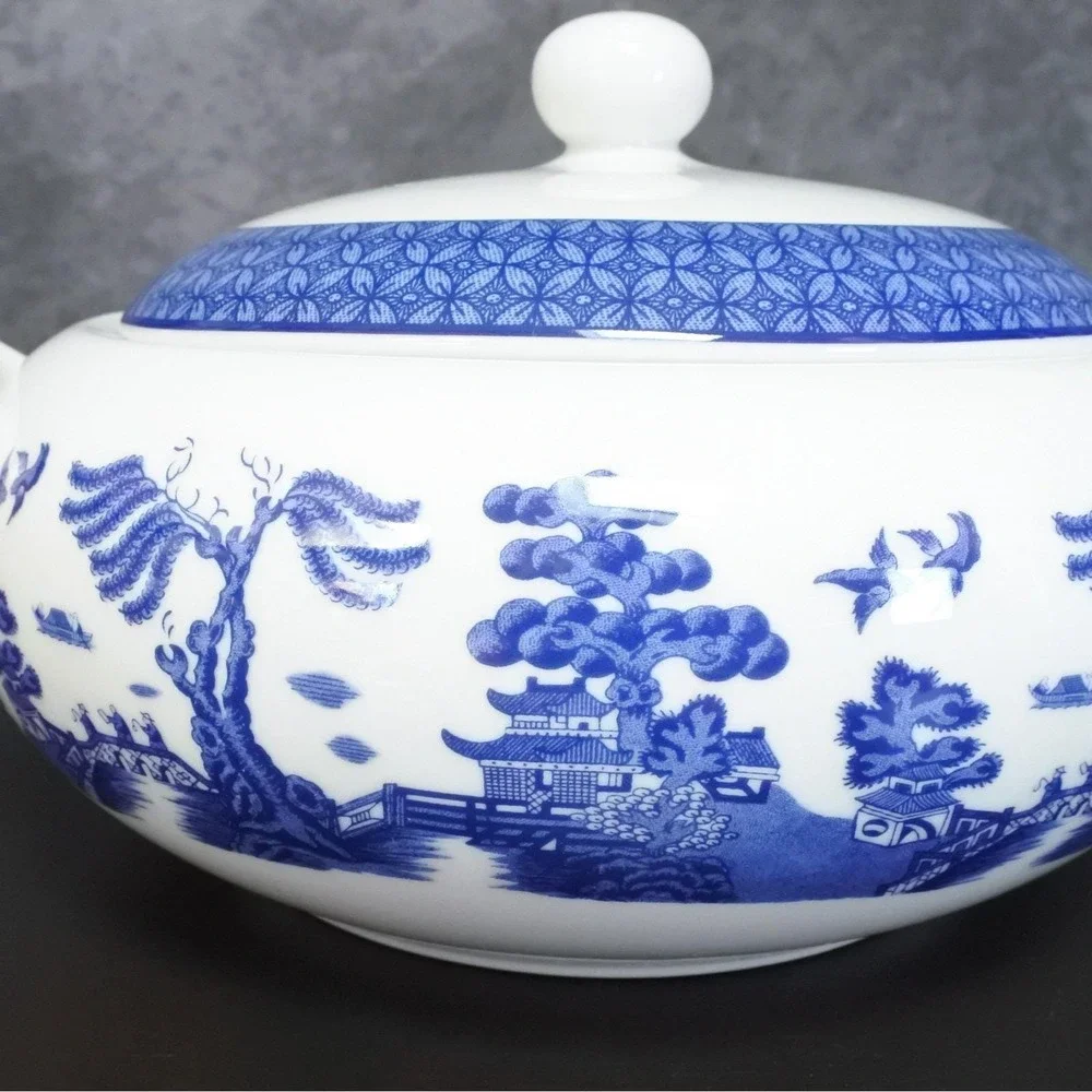 Vintage Royal Doulton Real Old Willow Covered Vegetable Dish